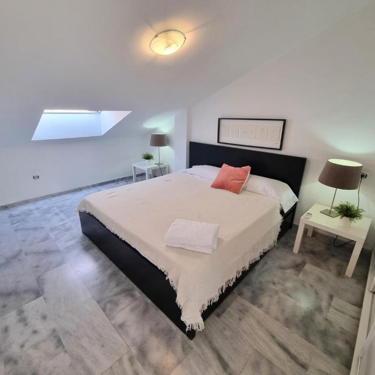 Los Olivos Beach and Pool Apartment - Two-Bedroom Apartment - 11