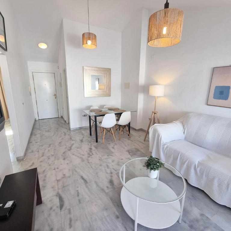 Los Olivos Beach and Pool Apartment - Two-Bedroom Apartment - 4