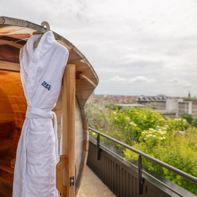 FirstName Bordeaux, Part of JdV by Hyatt - Chambre Lit King-Size Premier avec Terrasse et Sauna - 11