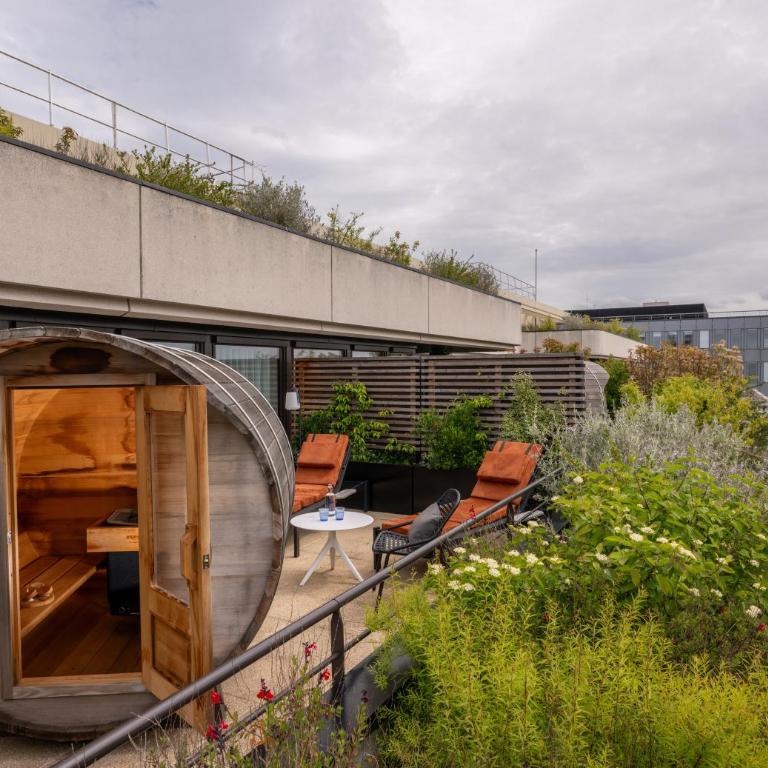 FirstName Bordeaux, Part of JdV by Hyatt - Chambre Lit King-Size Premier avec Terrasse et Sauna - 12