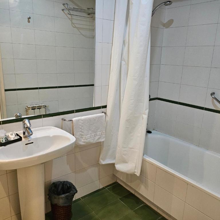 Apartaments Sant Jordi Girona 97 - Apartamento Familiar de 2 dormitorios con vistas - 13