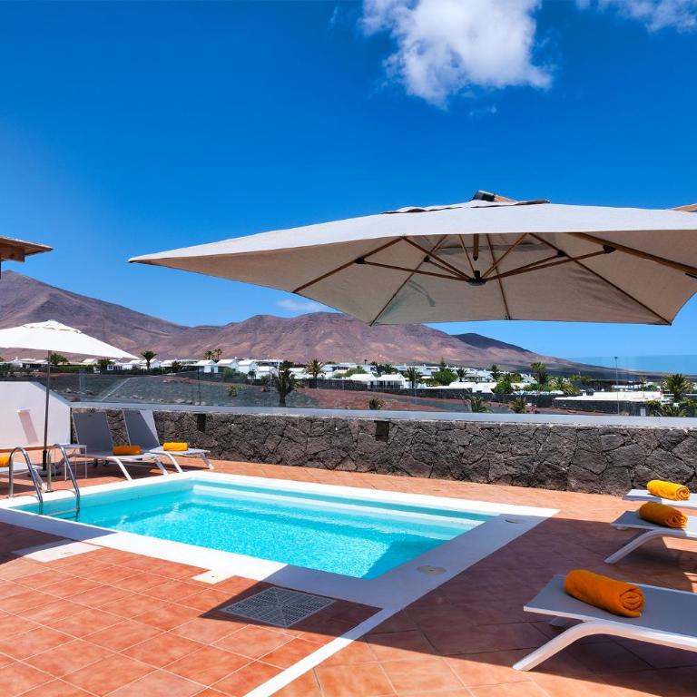 Lanzarote Paradise - Private Pool, Air-Con and BBQ By Lanzarote Vacation Homes - Casa - 1