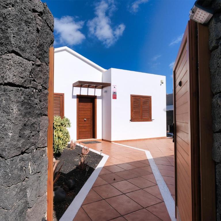 Lanzarote Paradise - Private Pool, Air-Con and BBQ By Lanzarote Vacation Homes - Casa - 31