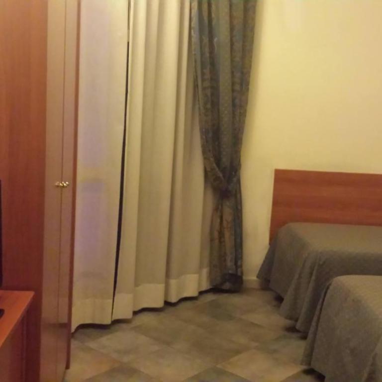Adelphi Room & Breakfast - Camera Tripla con Bagno Privato - 11