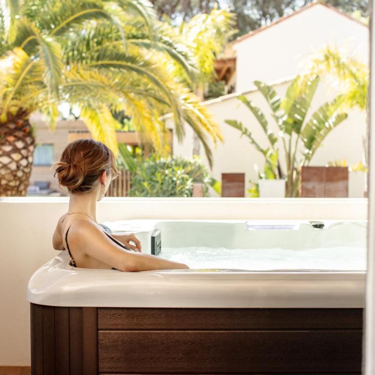 Villa Cosy, hotel & spa - Suite avec Baignoire Spa - 1