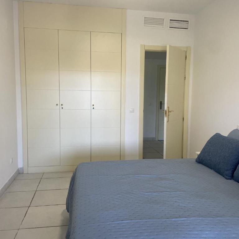 APARTAMENTO BAJO TERRAZA URBANIZACION ACCESO DiRECTO PLAYA - Apartamento de 2 dormitorios - 11