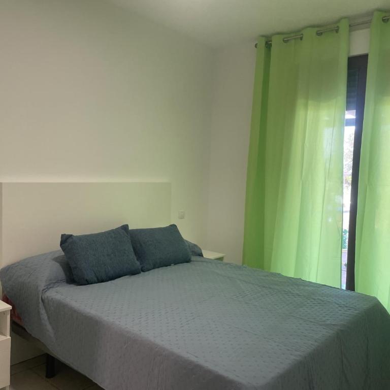 APARTAMENTO BAJO TERRAZA URBANIZACION ACCESO DiRECTO PLAYA - Apartamento de 2 dormitorios - 9