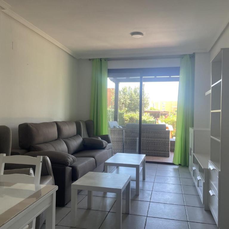 APARTAMENTO BAJO TERRAZA URBANIZACION ACCESO DiRECTO PLAYA - Apartamento de 2 dormitorios - 3