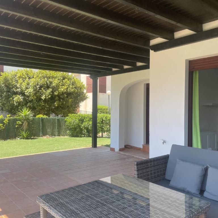 APARTAMENTO BAJO TERRAZA URBANIZACION ACCESO DiRECTO PLAYA - Apartamento de 2 dormitorios - 19