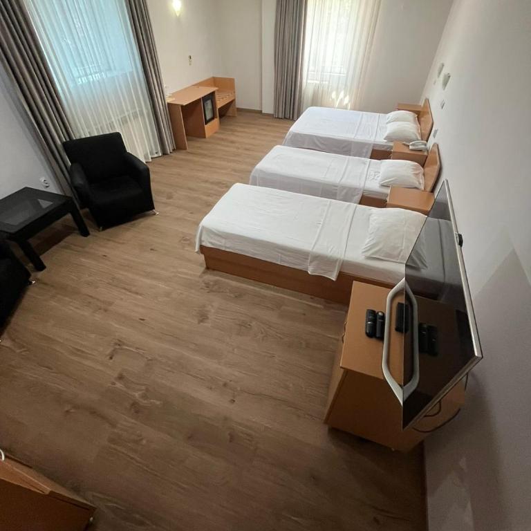 Hotel Elegance - Trokrevetna Soba - 1
