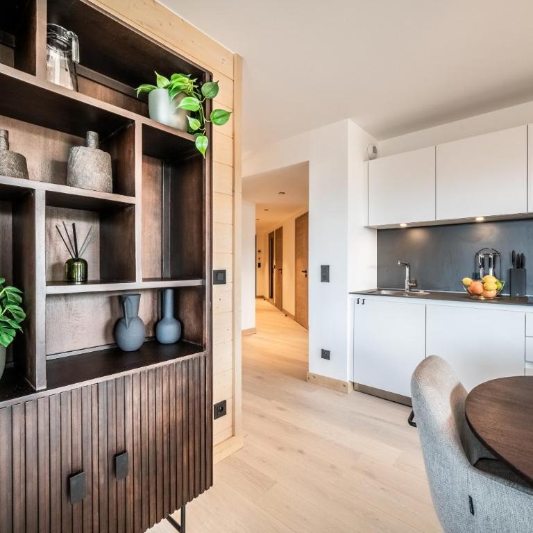 Apartment Tineo Alpe D'Huez - by EMERALD STAY - Appartamento con 3 Camere da Letto - 2