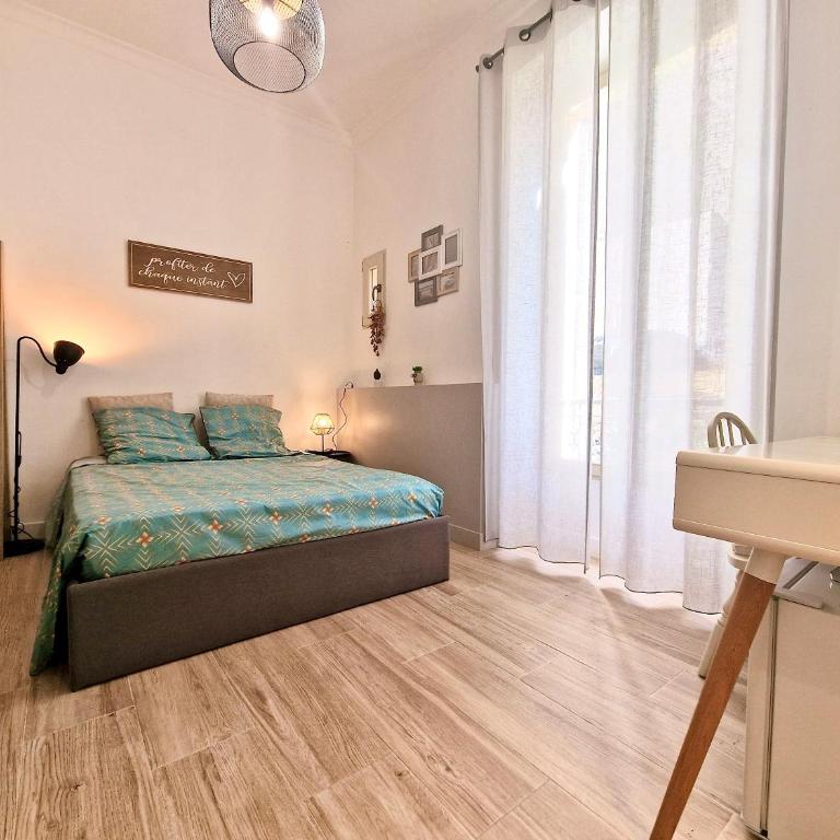 Family Room - Chambre Double avec Salle de Bains Privative - 1