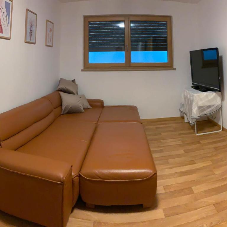 Wohnung möbliert, abgeschlossen und verkehrsgünstig gelegen - One-Bedroom Apartment - 3