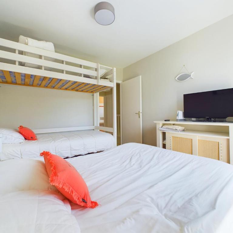 Maison pour 6 adultes,1 enfant - piscine collective - Maison de Vacances - 23