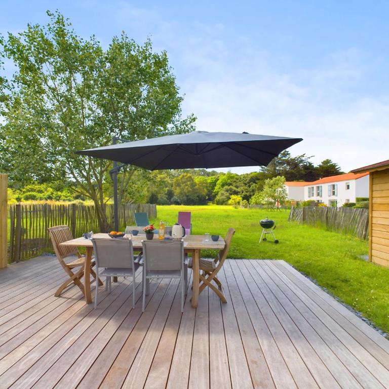 Maison pour 6 adultes,1 enfant - piscine collective - Maison de Vacances - 25