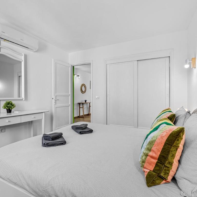 NEW Pools Wonderful Views AC - Apartment with Balcony - 16