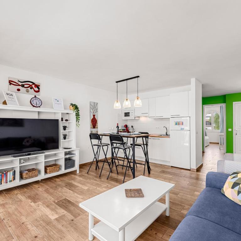 NEW Pools Wonderful Views AC - Apartment with Balcony - 22
