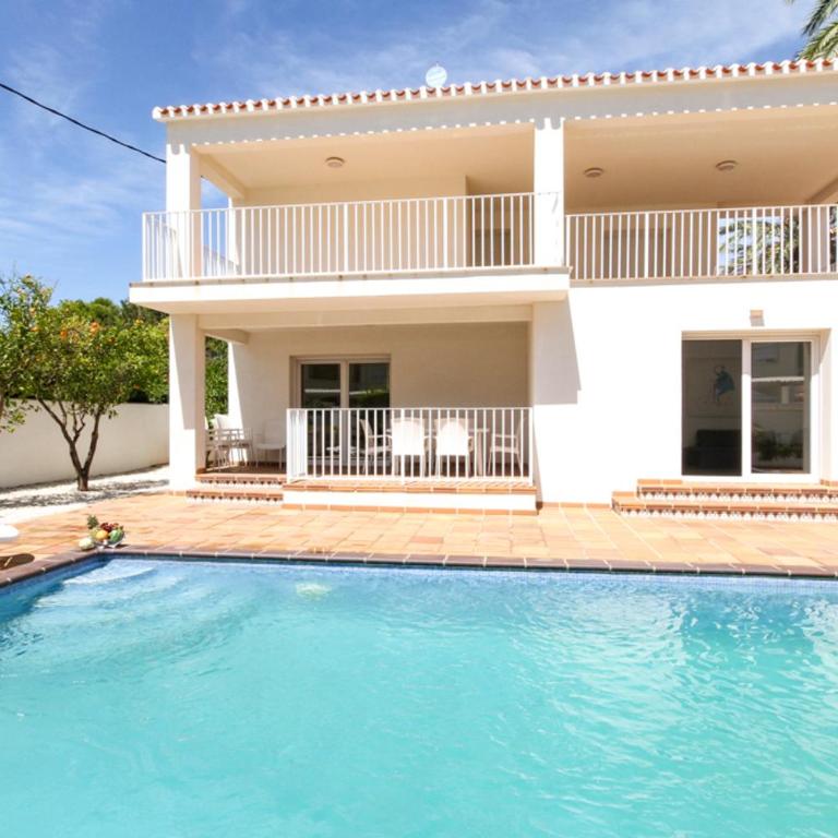 FUMATELL - Casa de 6 dormitorios - 2