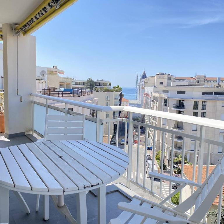 Cannes proche Croisette - Appartement 3 Pièces vue mer terrasse Helv7 - Apartamento de 2 dormitorios con terraza - 3