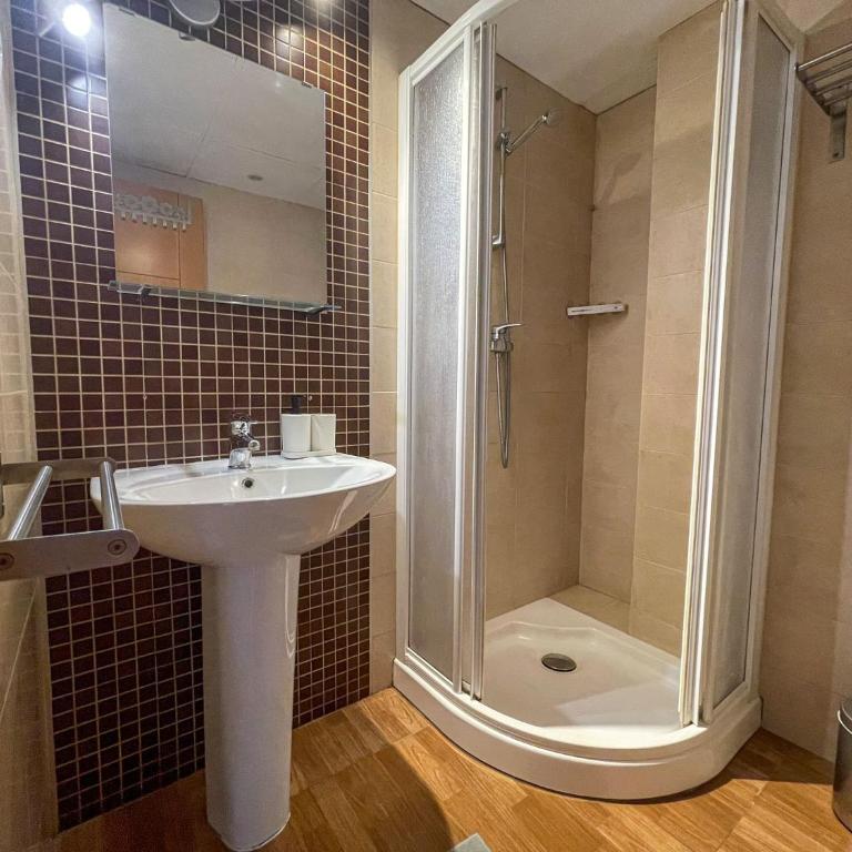 Malaga's Garden - One-Bedroom Apartment - 12