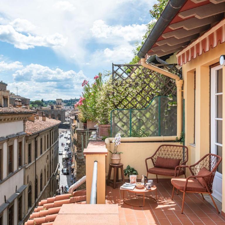 Bob W Florence Ponte Vecchio - Signature Penthouse with Kitchen - Balcony - 3