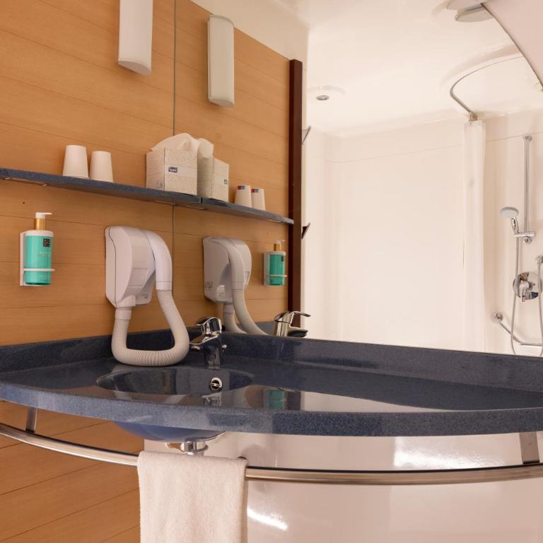 Novotel Suites Marseille Centre Euromed - Suite Supérieure avec Lit Double et 2 Lits Simples - 14