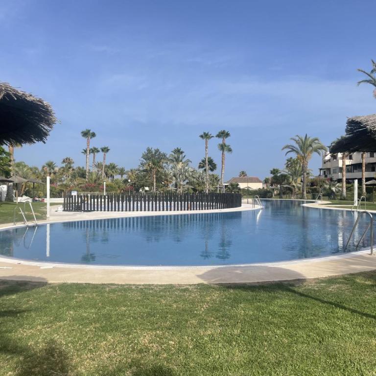 APARTAMENTO BAJO TERRAZA URBANIZACION ACCESO DiRECTO PLAYA - Apartamento de 2 dormitorios - 27