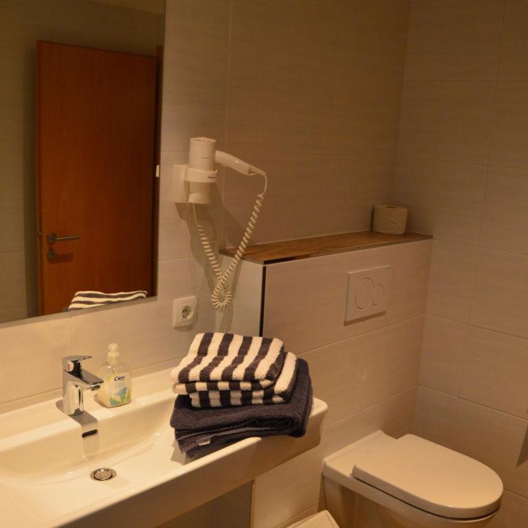 Casa Montana - Two-Bedroom Apartment with Balcony - 2