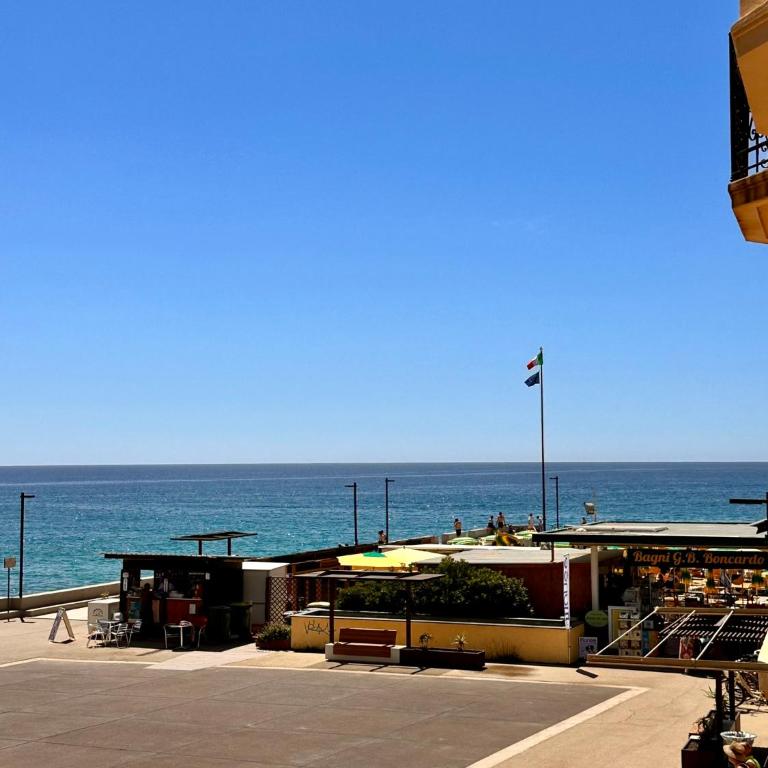 Hostdomus-Acquamarina Suite - Seafront apartment - BIKE ROOM - Appartamento con 1 Camera da Letto - 28