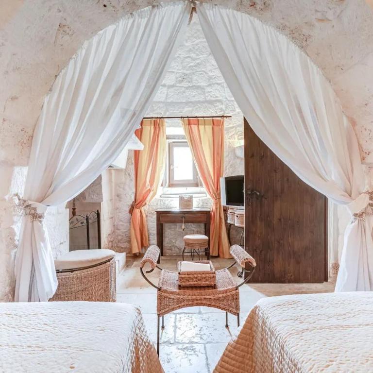 Trulli del '700 Deluxe LA REGINETTA - Five-Bedroom House - 11