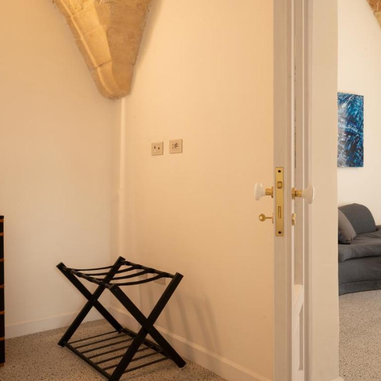 Chicca's Rooms - Camera Matrimoniale con Balcone (3 Adulti) - 2