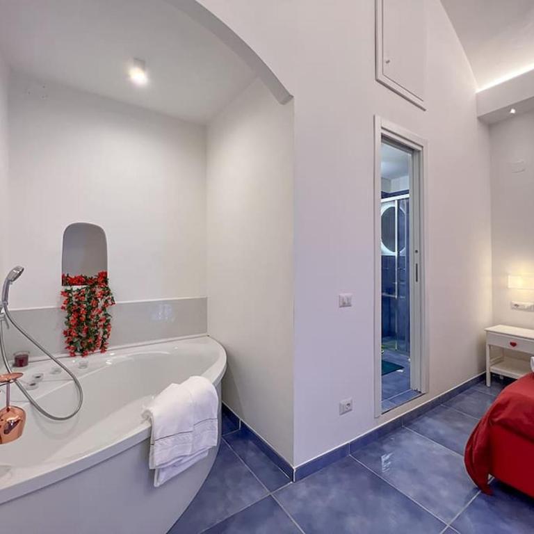 Amalfi Rooms & Suite Duoglio Beach - seaview - Deluxe Double Room with Bath - 3