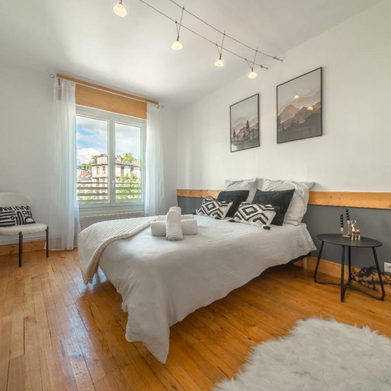 Appartement unique - Centre ville - Three-Bedroom Apartment - 4