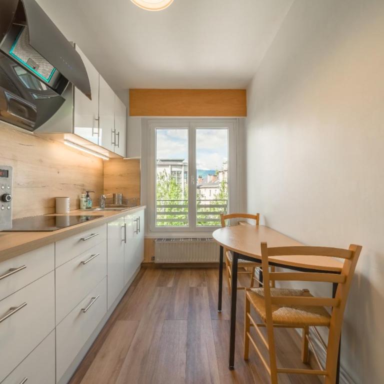 Appartement unique - Centre ville - Three-Bedroom Apartment - 21