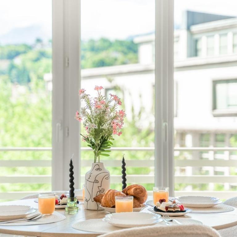 Appartement unique - Centre ville - Three-Bedroom Apartment - 7