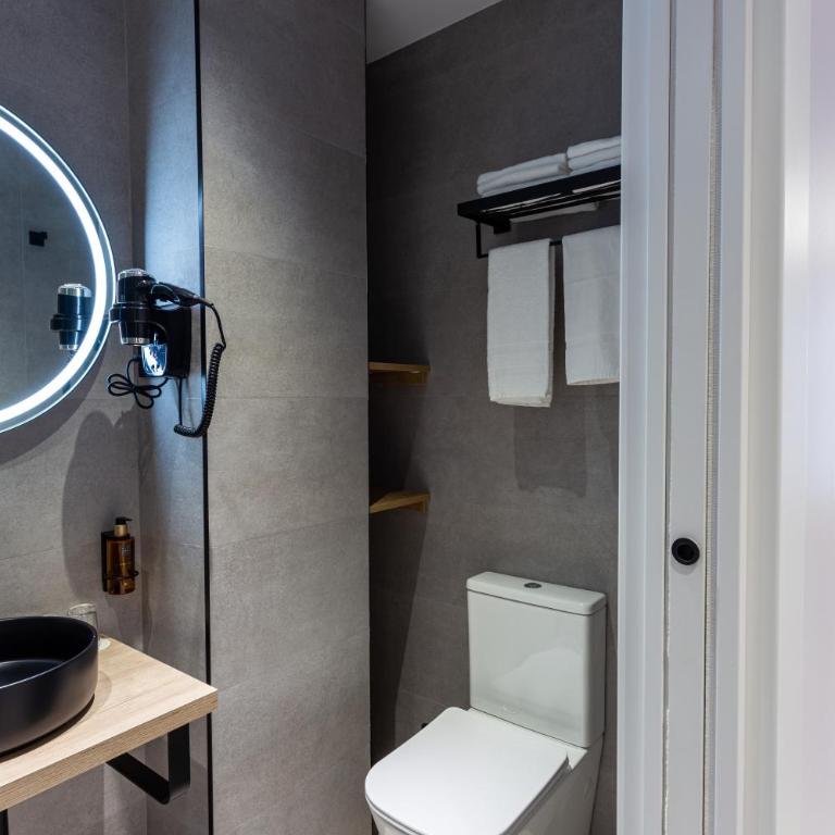 Casual Fuentes Bilbao - Superior Triple Room - 2