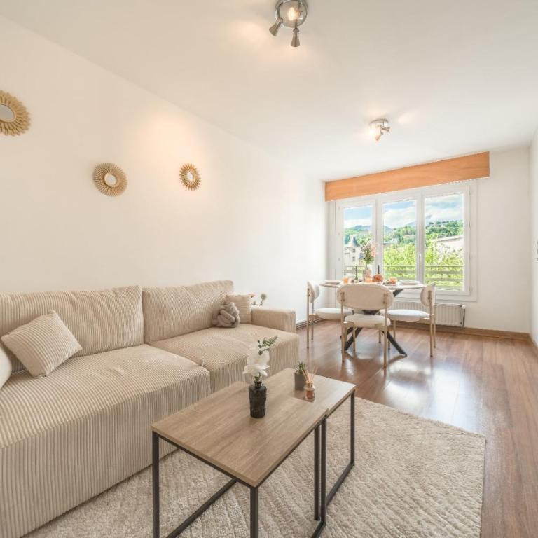 Appartement unique - Centre ville - Three-Bedroom Apartment - 2