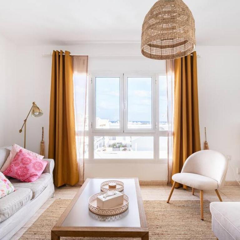 3 bedrooms Seaview in Historical Center - Three-Bedroom Apartment - 1
