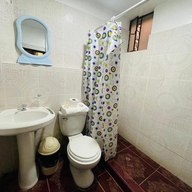 Hotel Huaraz - Quadruple Room with Private Bathroom - 2