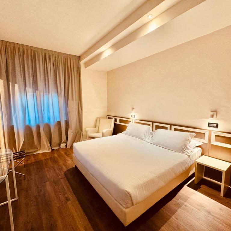 Hotel Pex Mantova - Camera Deluxe - 1