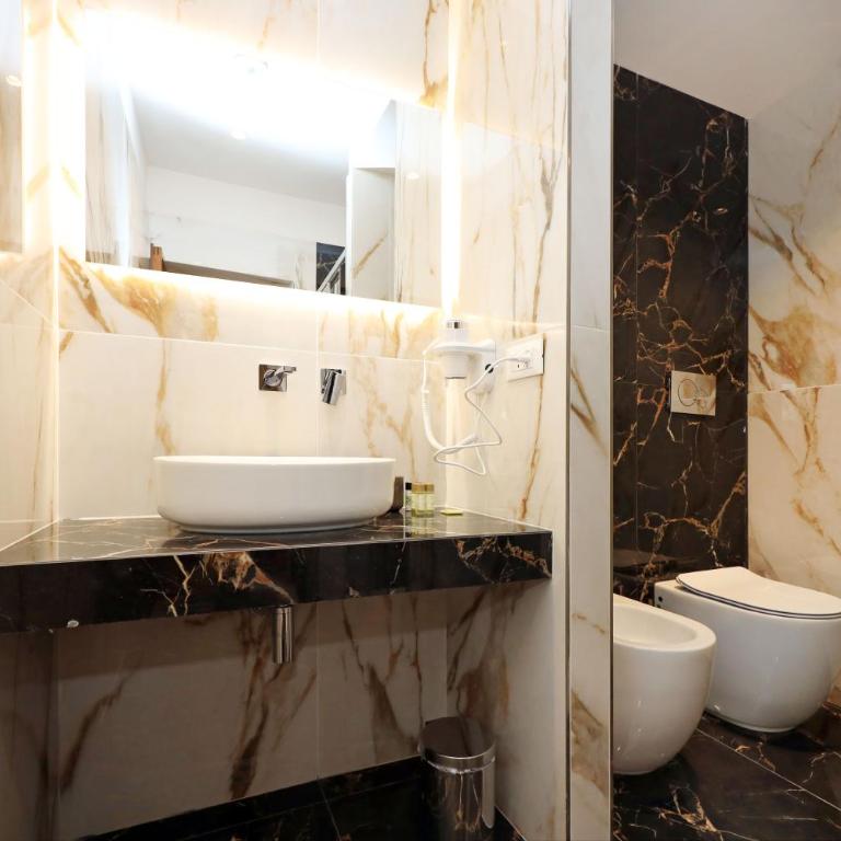 Golden Pantheon Rooms - Camera Tripla Deluxe - 7