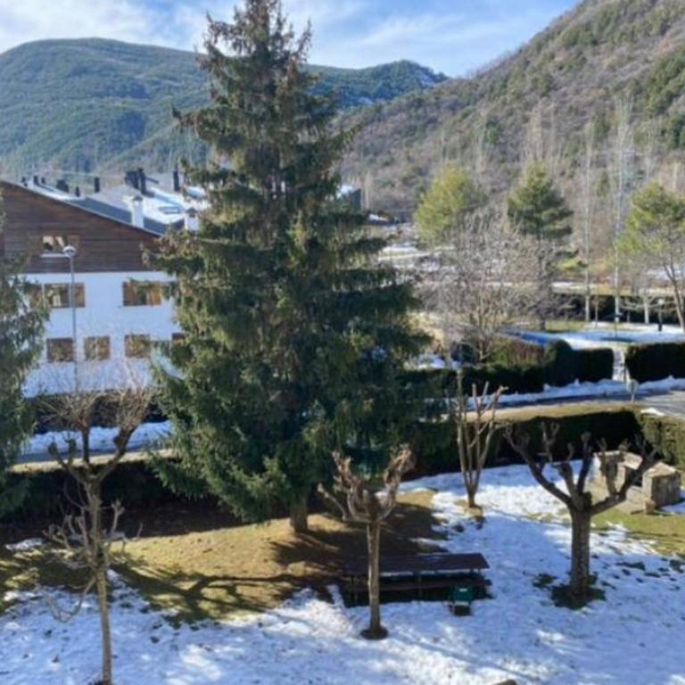 Apart acogedor en Biescas para familias,vistas a la montaña - Apartment - 1