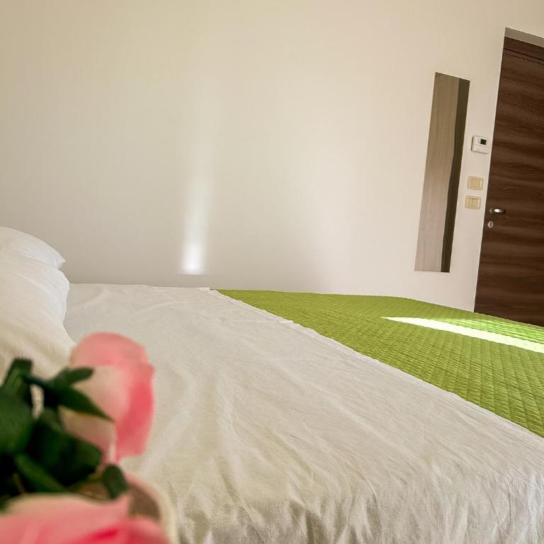 B&B "LE LUCI" CAMERA IN ATTICO SUPER VISTA interno 2 rose rosa - Double Room with Terrace - 9