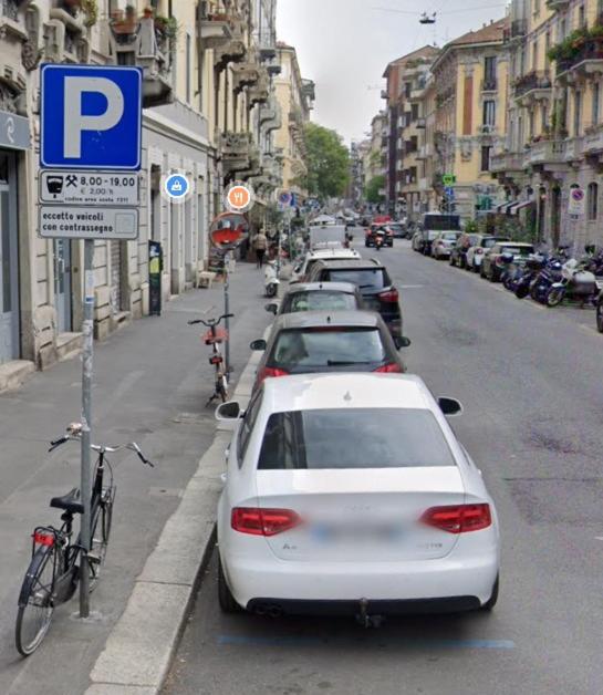 Apartment in Historic Building- Porta Venezia - Appartamento con 2 Camere da Letto - 52