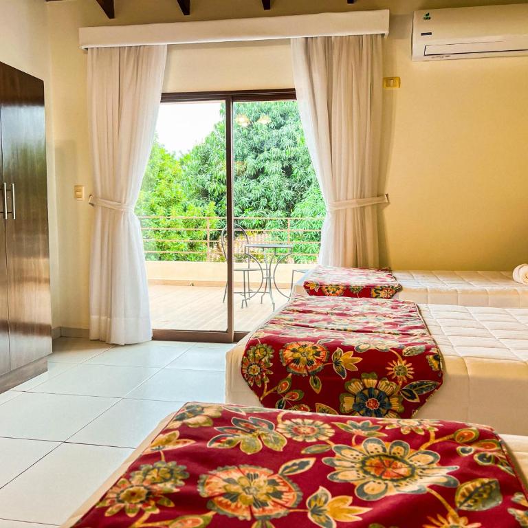 Mburucuyá Hotel Boutique - Family Room with Shared Bathroom - 6