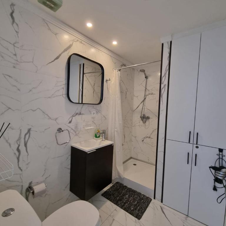 Moderno a 1 cuadra de Shopping y 4 Rambla - One-Bedroom Apartment - 9