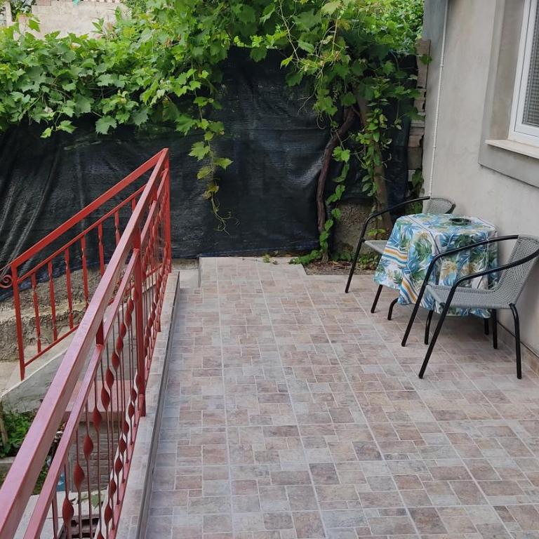 TopHoliday - Apartment with Garden View - 3