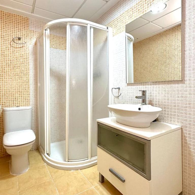 Vacaciones con el Mediterráneo a menos de 50 metros - Three-Bedroom House - 18