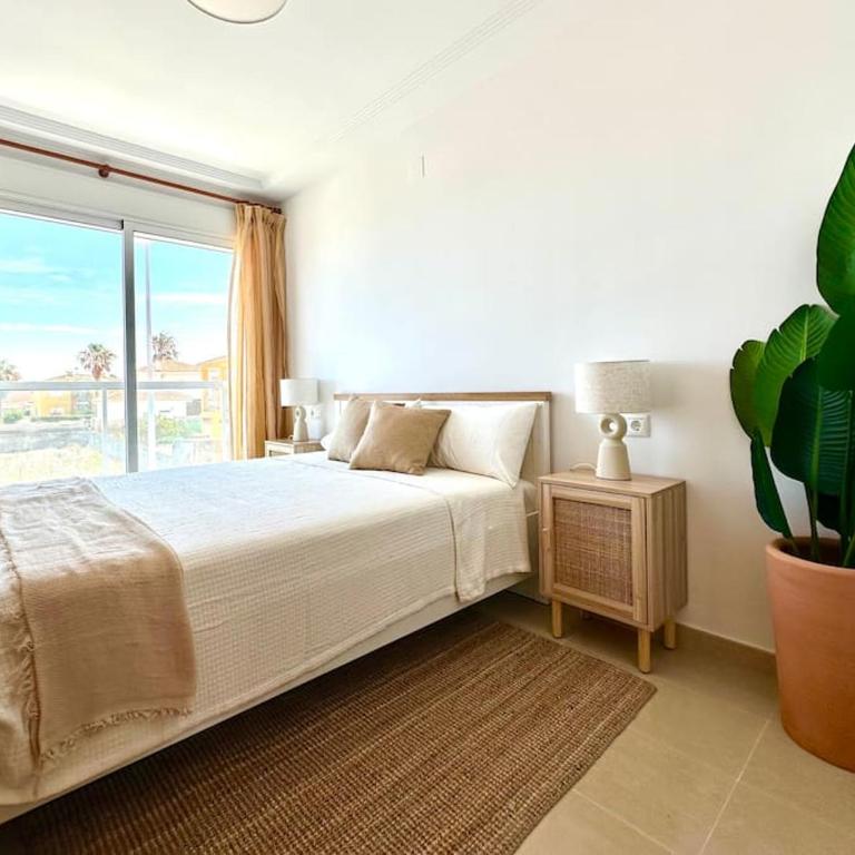 Vacaciones con el Mediterráneo a menos de 50 metros - Three-Bedroom House - 10