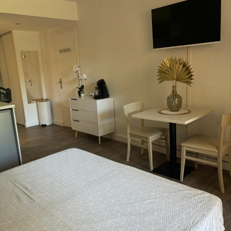 Instant Soleil Camargue - T1 & T2 - Apartment with Garden View - 9